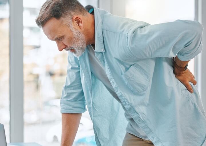 Болить спина після роботи?